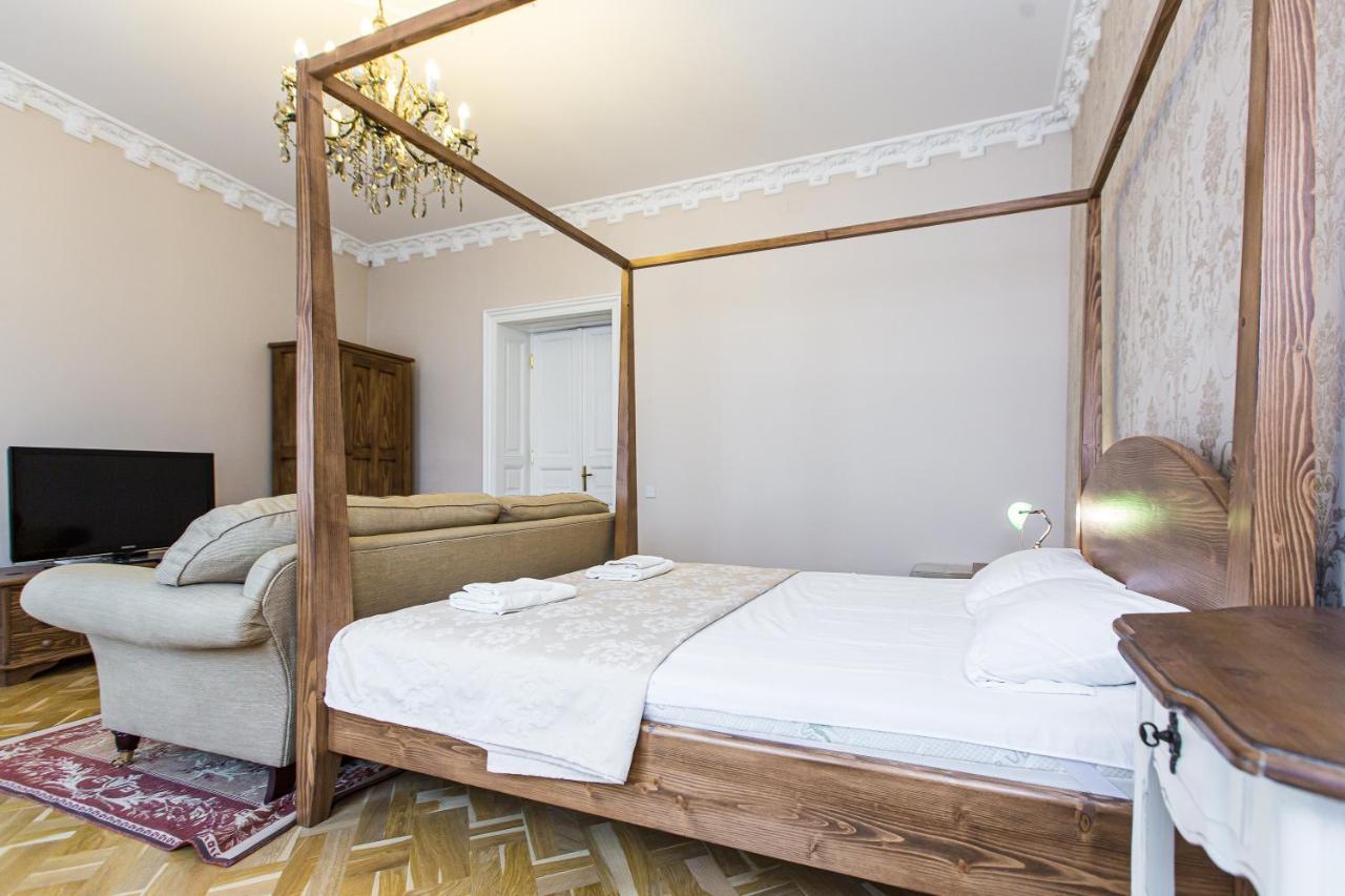 Австрійська Квартира В Центрі На Вулиці Михальчука 5 Lviv Kültér fotó