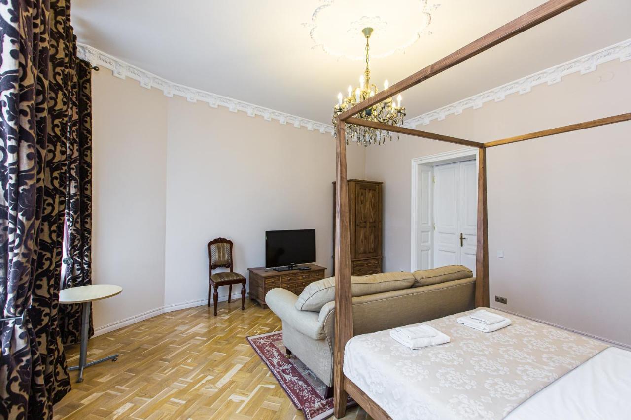 Австрійська Квартира В Центрі На Вулиці Михальчука 5 Lviv Kültér fotó