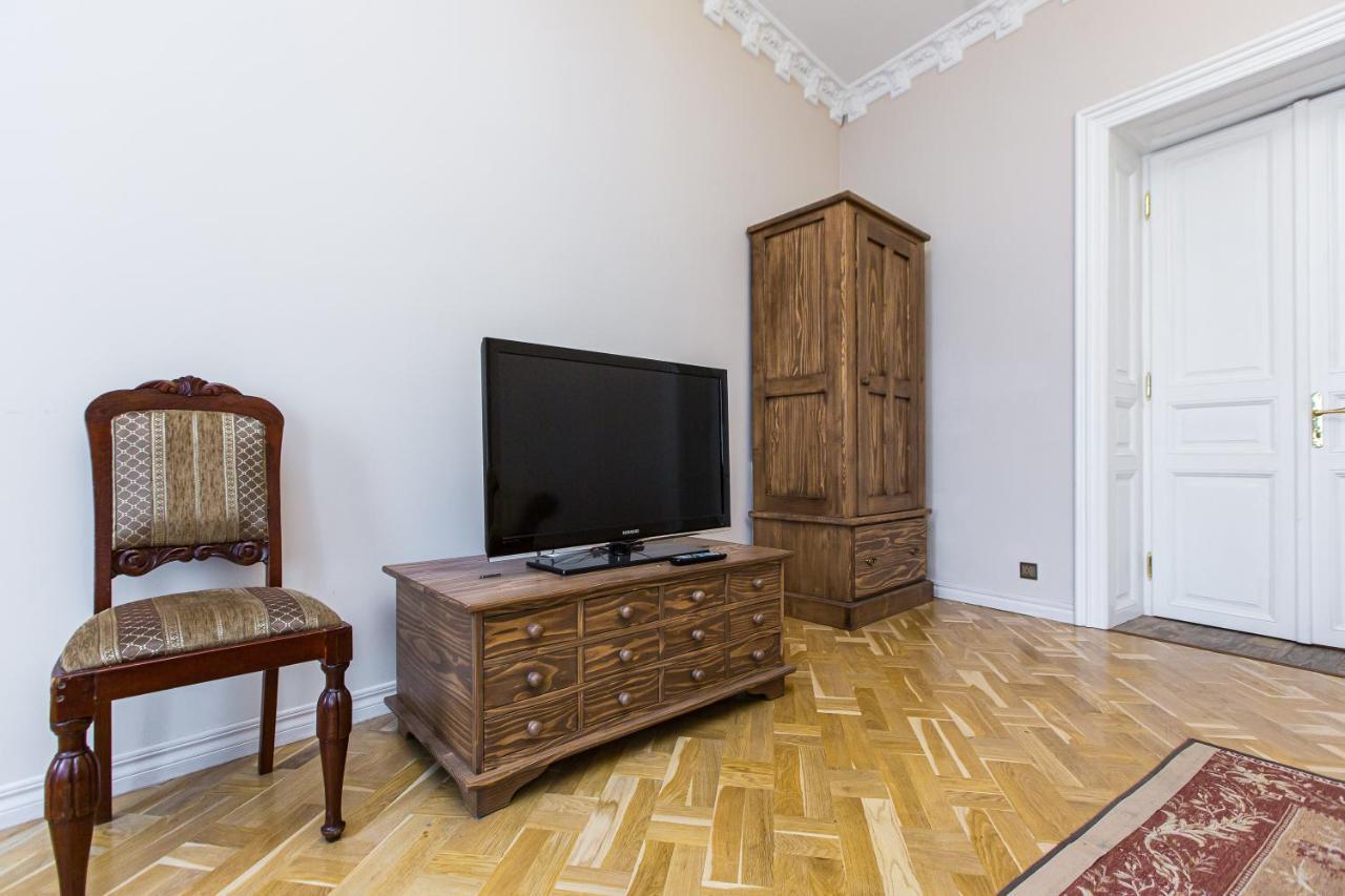 Австрійська Квартира В Центрі На Вулиці Михальчука 5 Lviv Kültér fotó